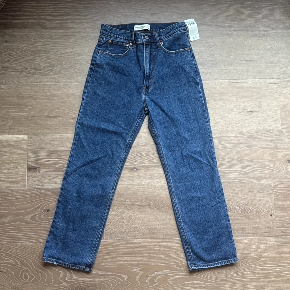 Abercrombie & Fitch Ultra High Rise Ankle Straight Jean, size 25 short - Picture 7 of 9